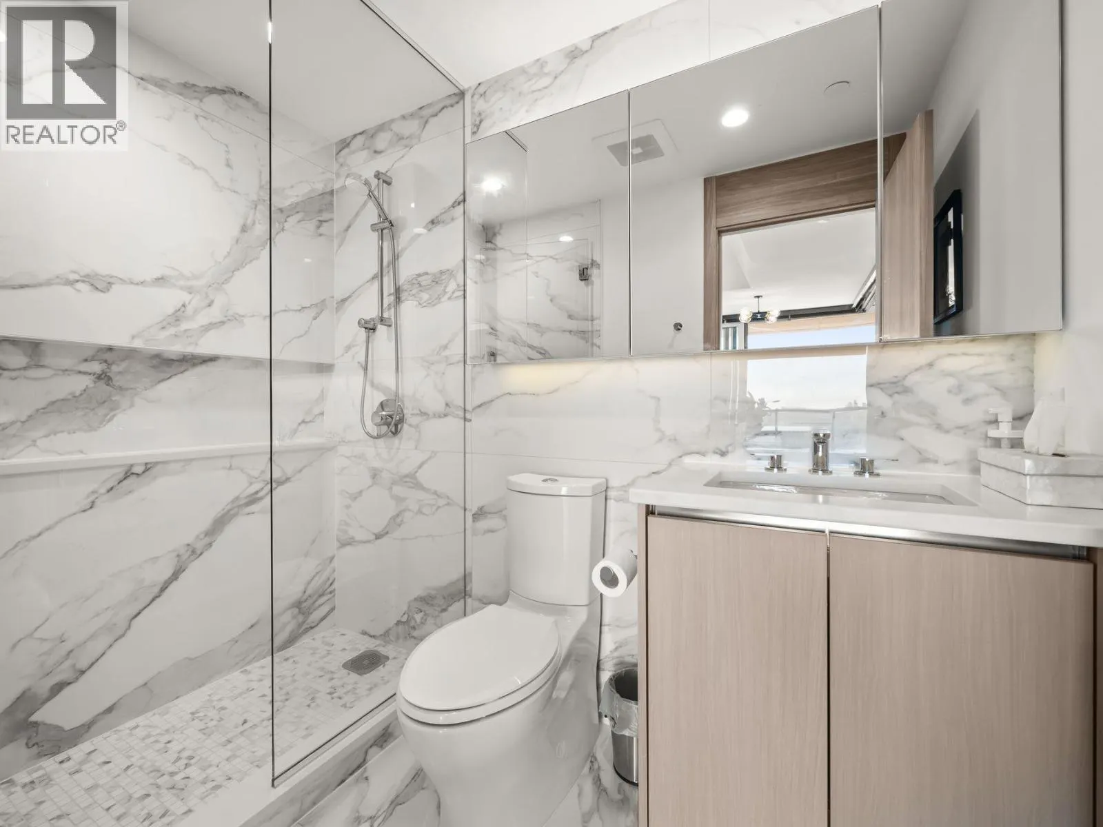 5306 4880 LOUGHEED HIGHWAY