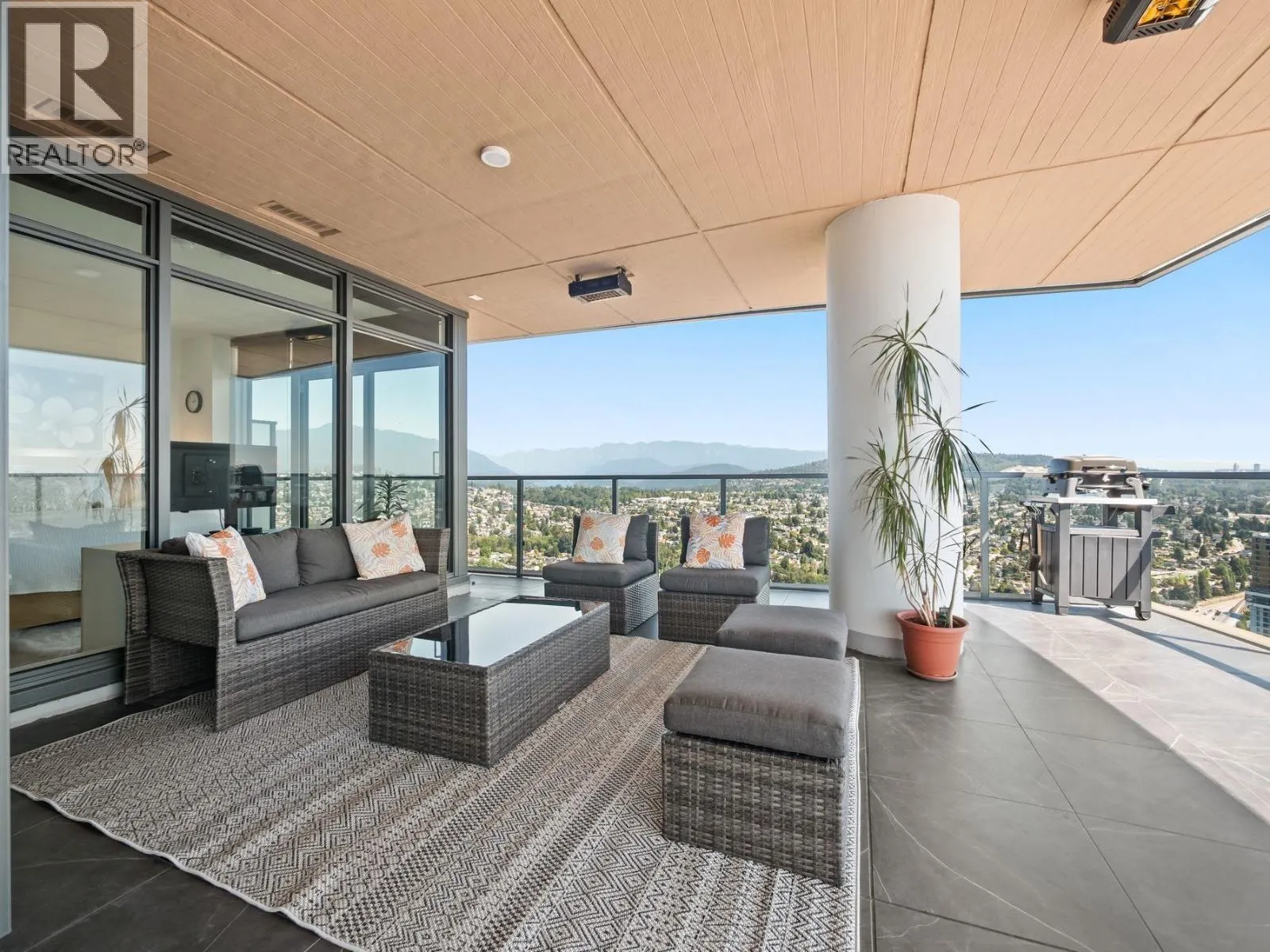 5306 4880 LOUGHEED HIGHWAY