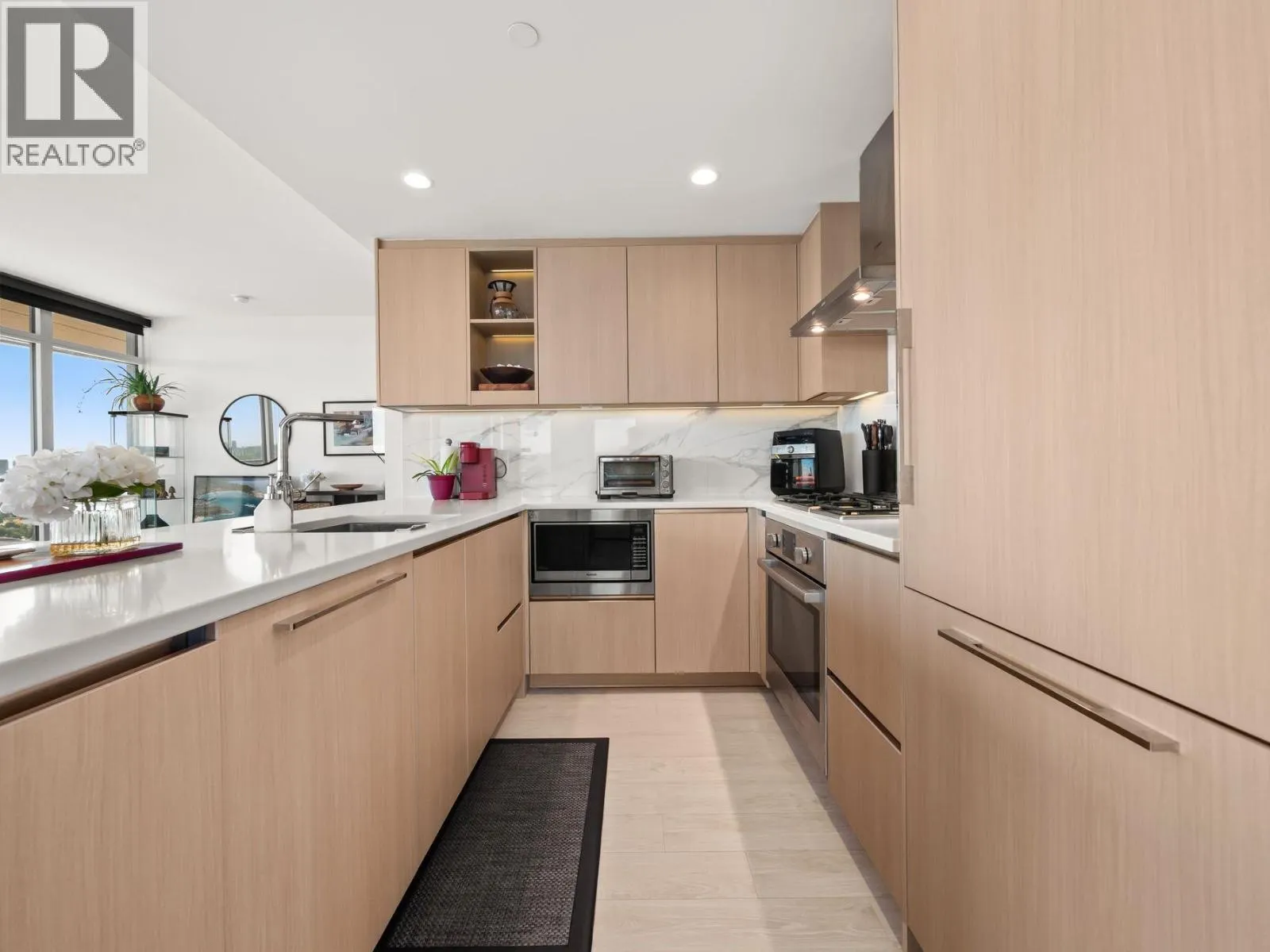 5306 4880 LOUGHEED HIGHWAY