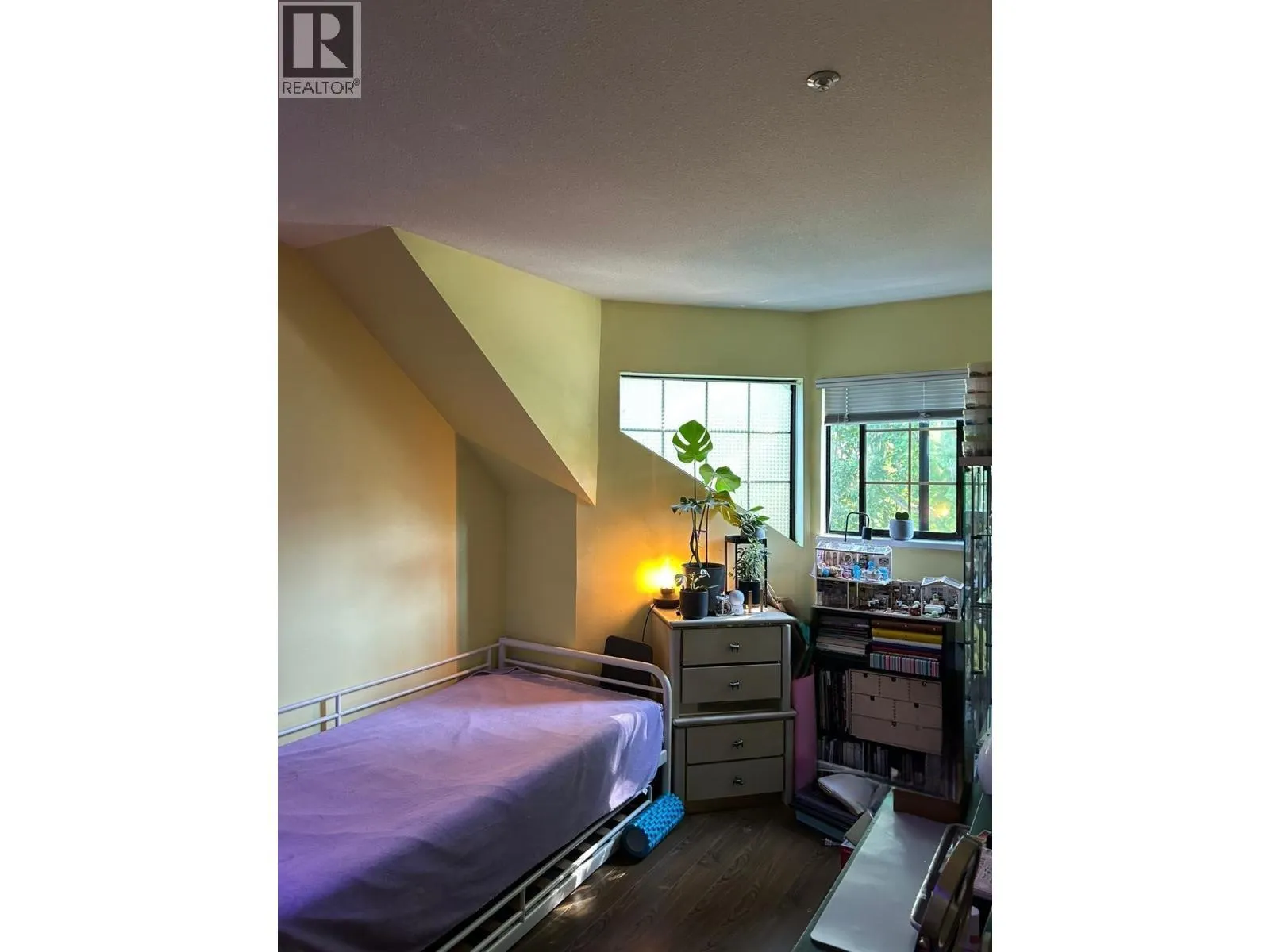 5 8591 BLUNDELL ROAD