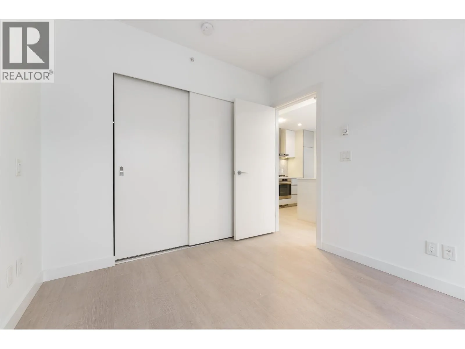 3501 6098 STATION STREET
