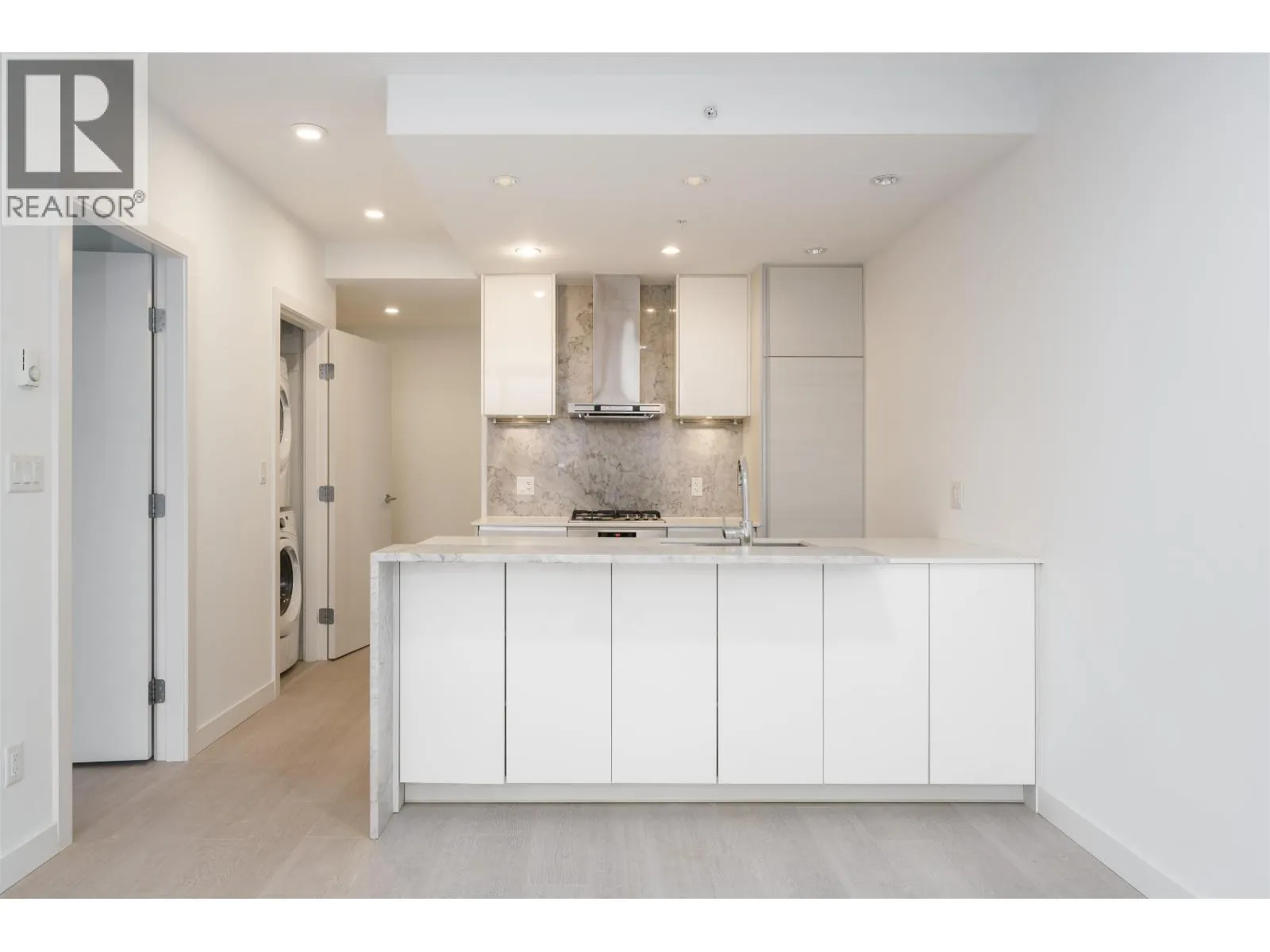 3501 6098 STATION STREET