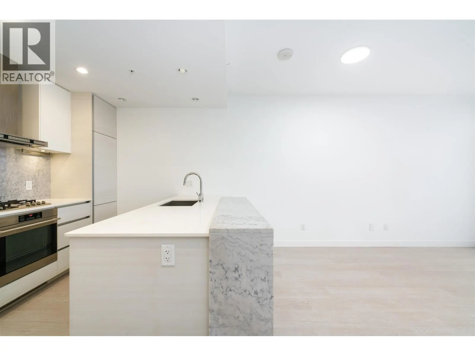 3501 6098 STATION STREET