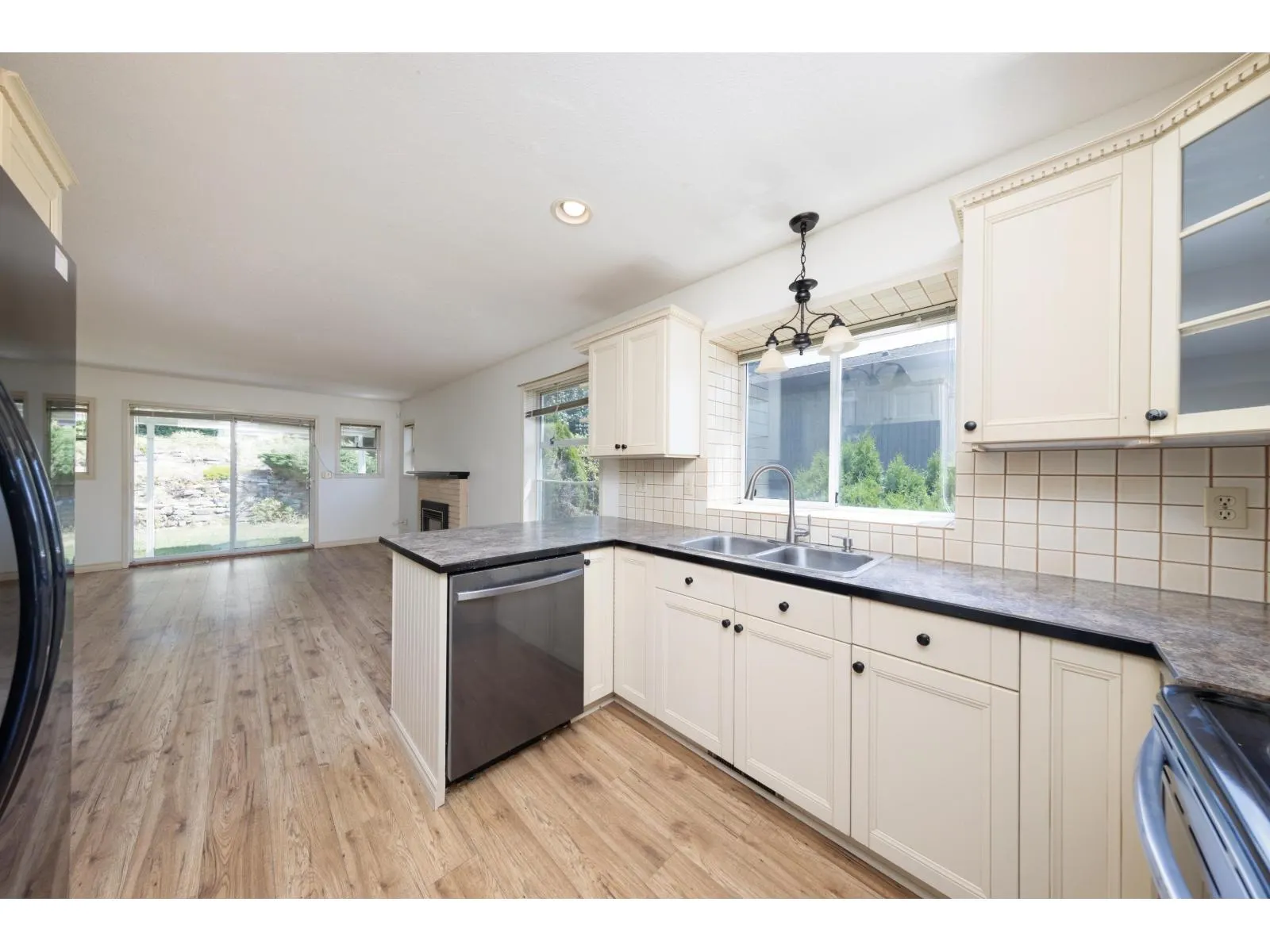 2138 ESSEX DRIVE