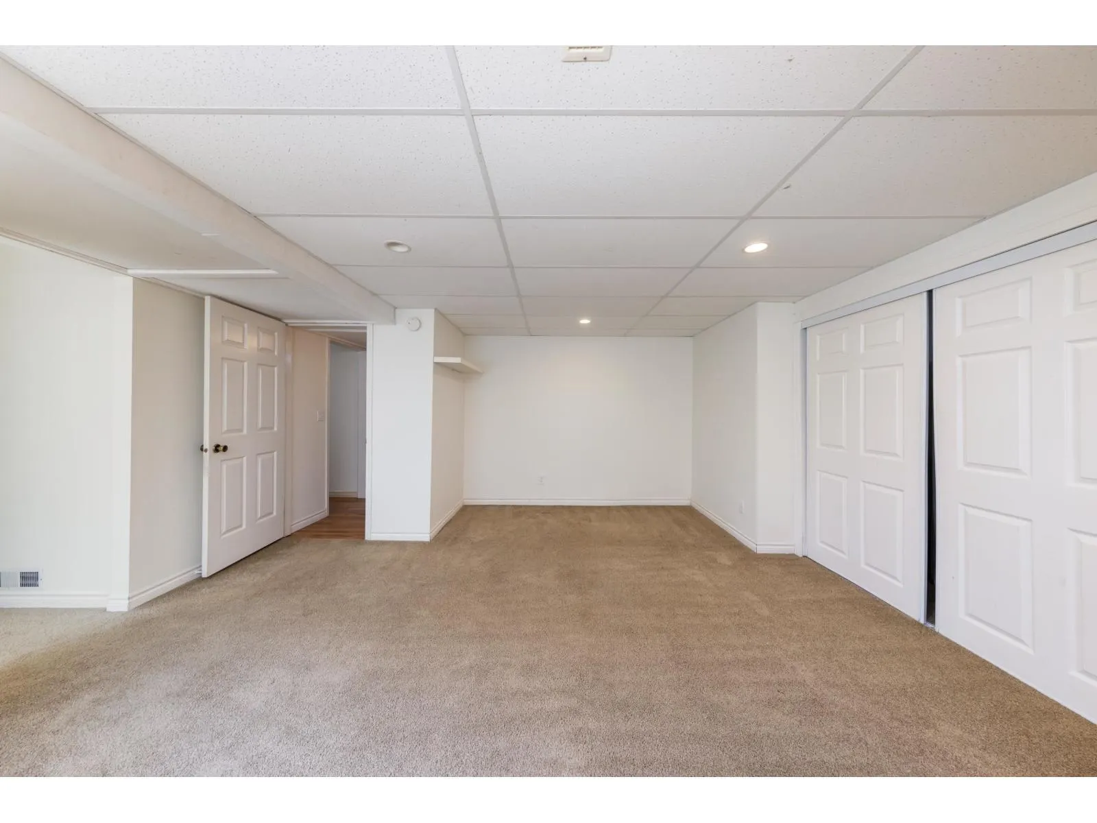 2138 ESSEX DRIVE
