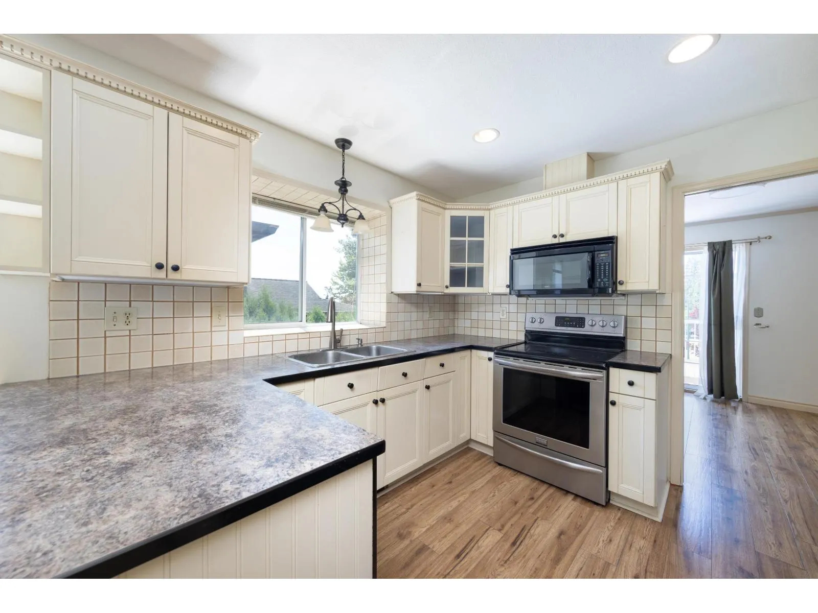 2138 ESSEX DRIVE