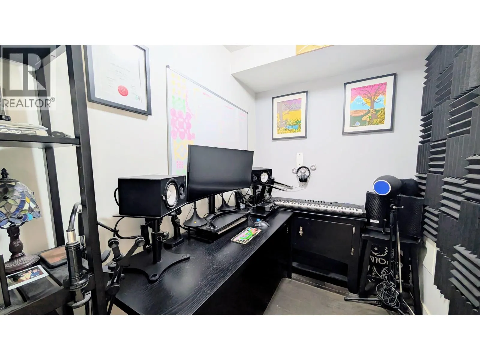 3301 233 ROBSON STREET