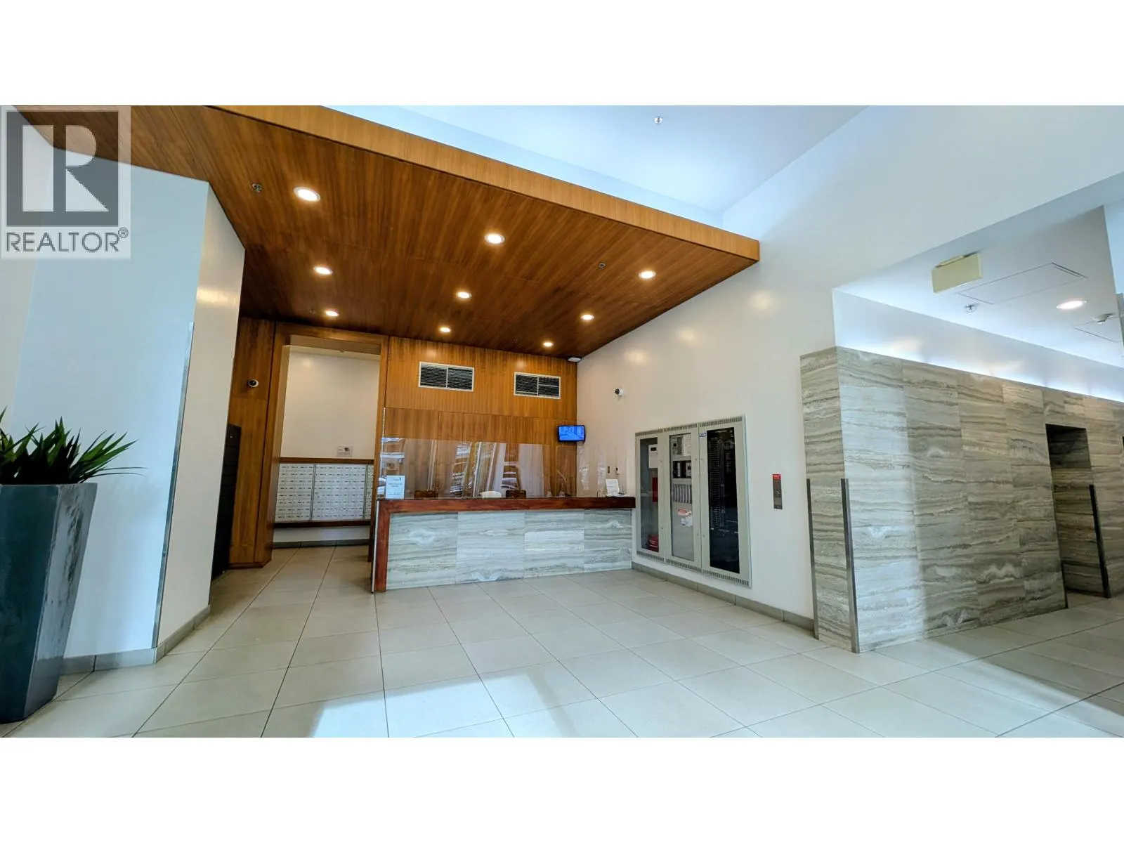 3301 233 ROBSON STREET