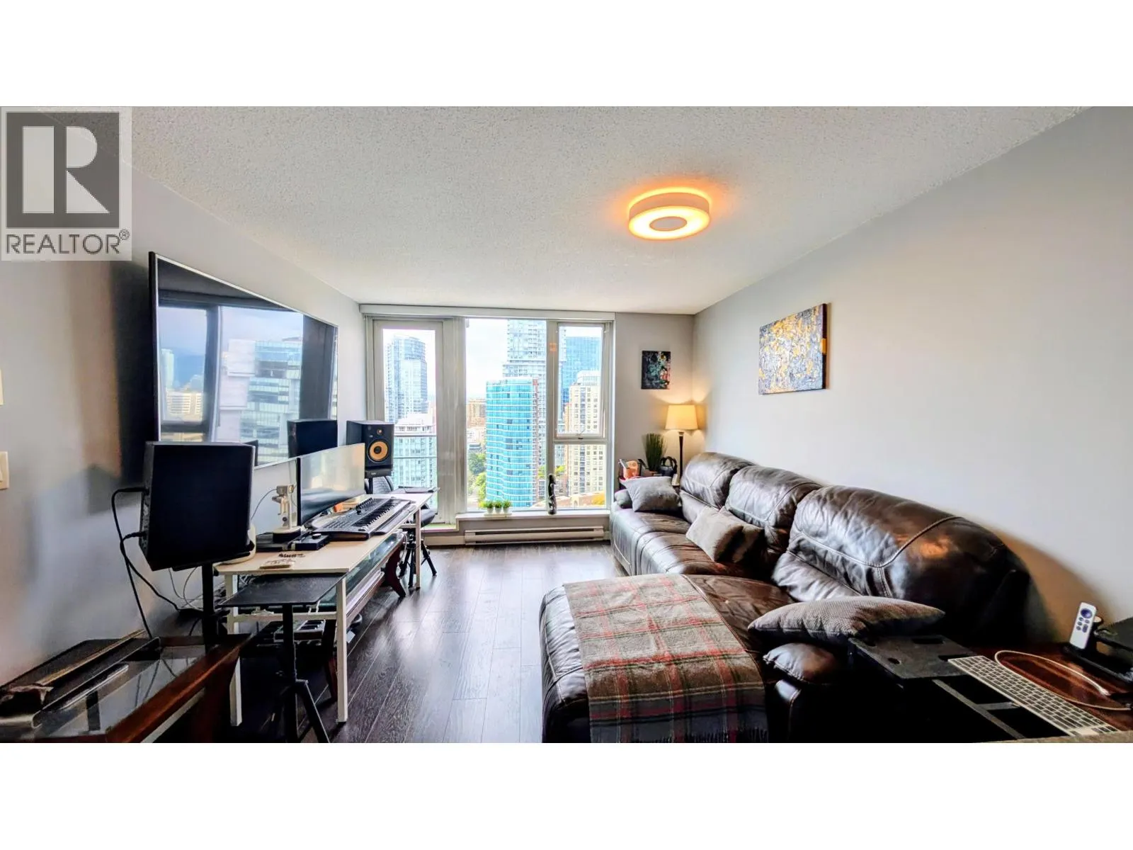 3301 233 ROBSON STREET