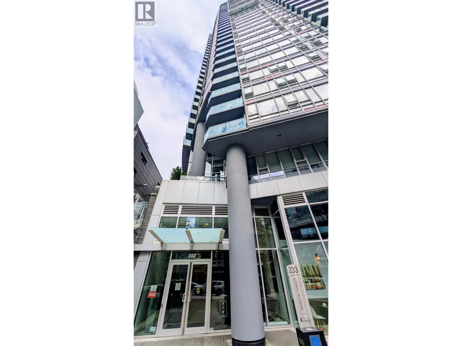 3301 233 ROBSON STREET