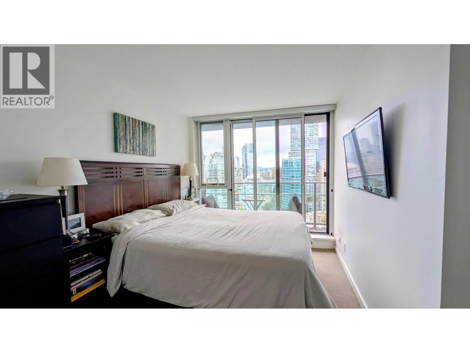 3301 233 ROBSON STREET