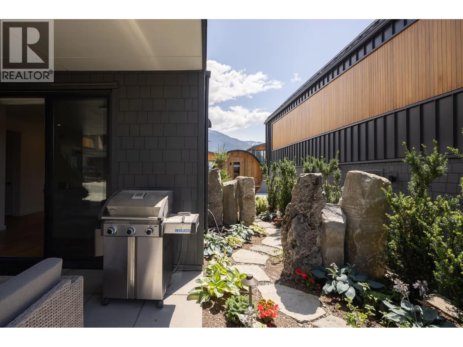 2959 HUCKLEBERRY DRIVE