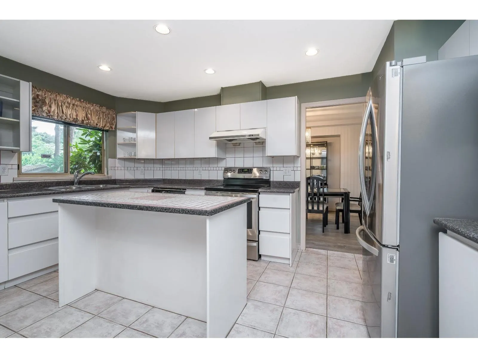10862 160 STREET