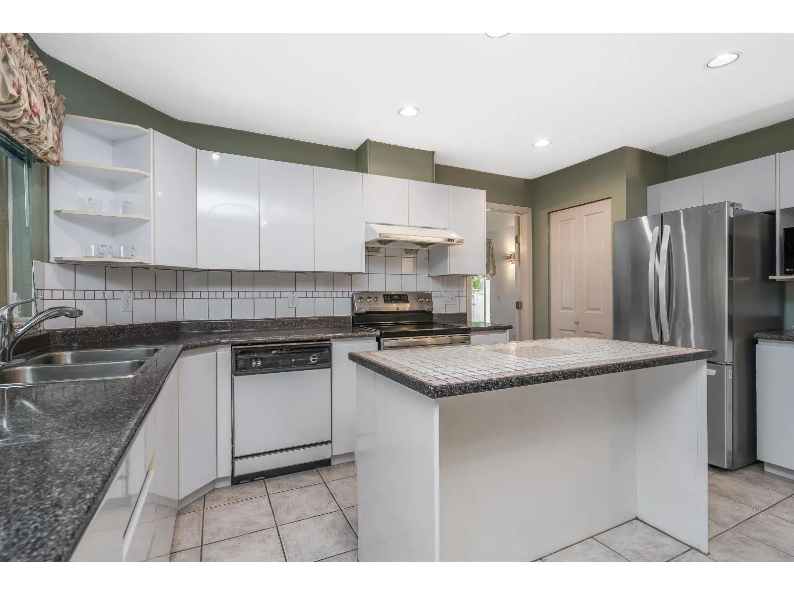 10862 160 STREET