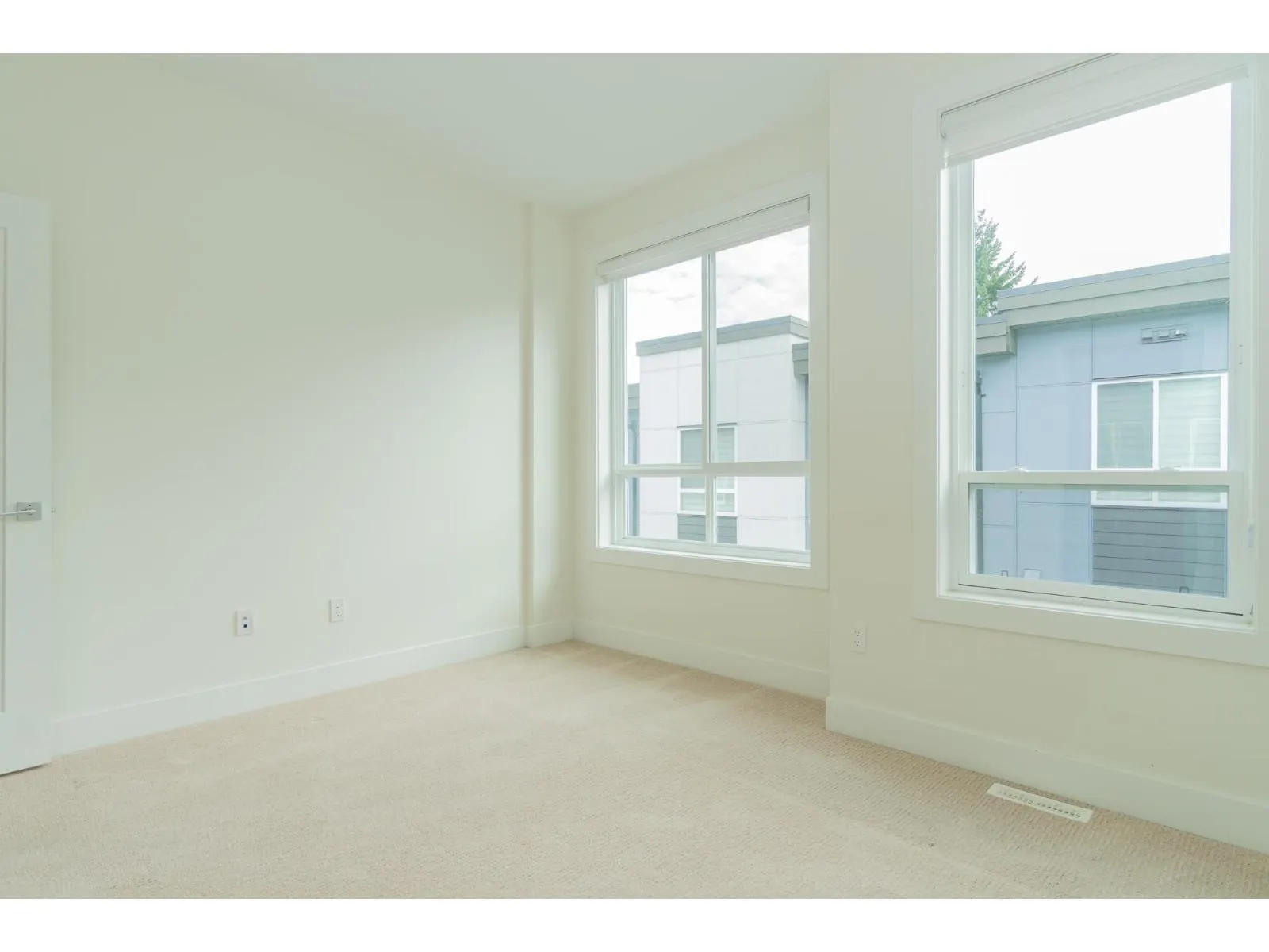 6 1670 160 STREET