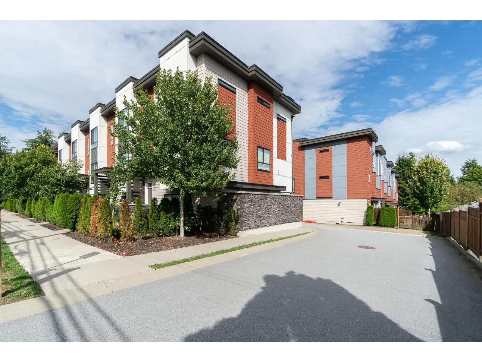 6 1670 160 STREET