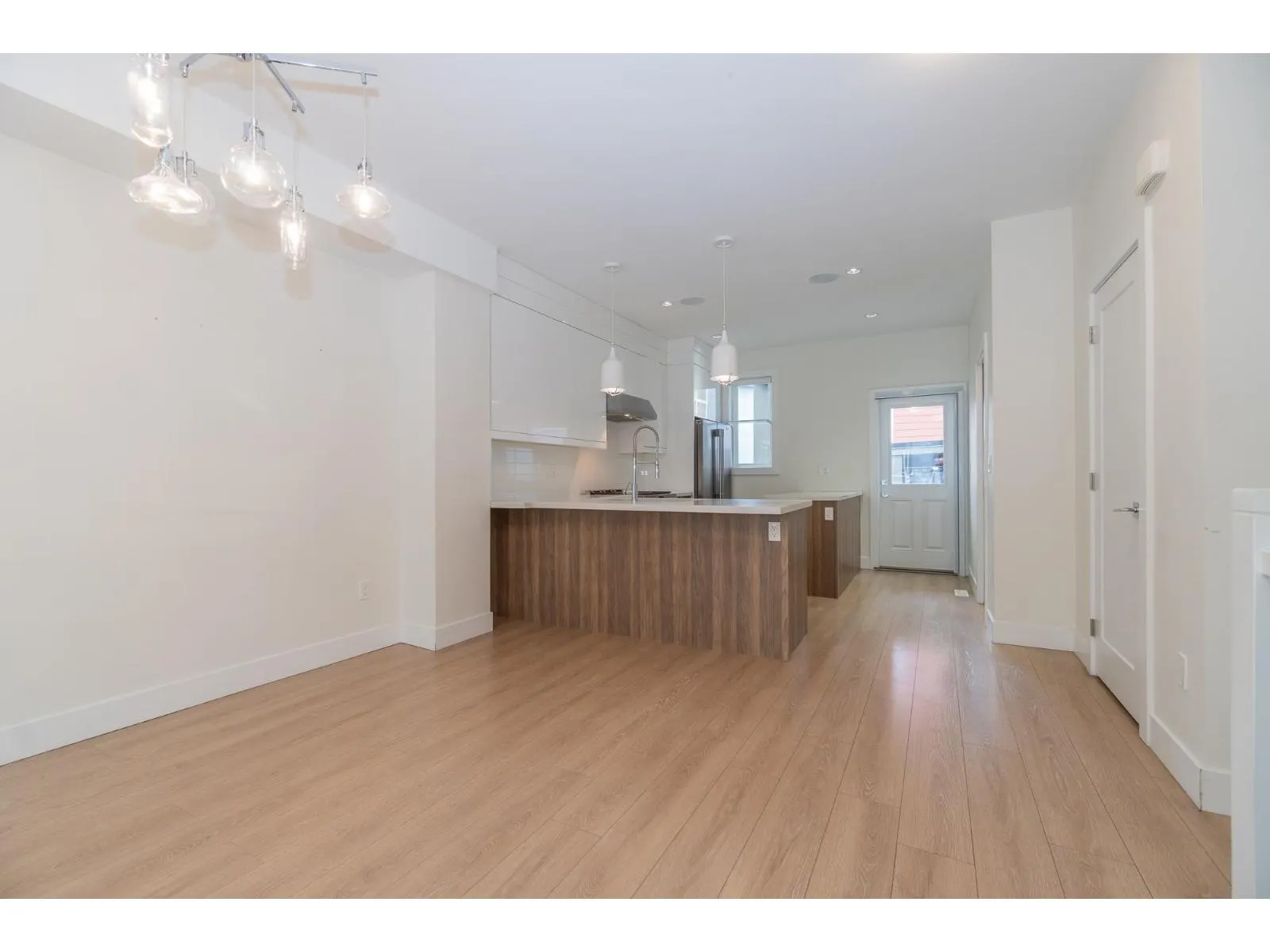 6 1670 160 STREET