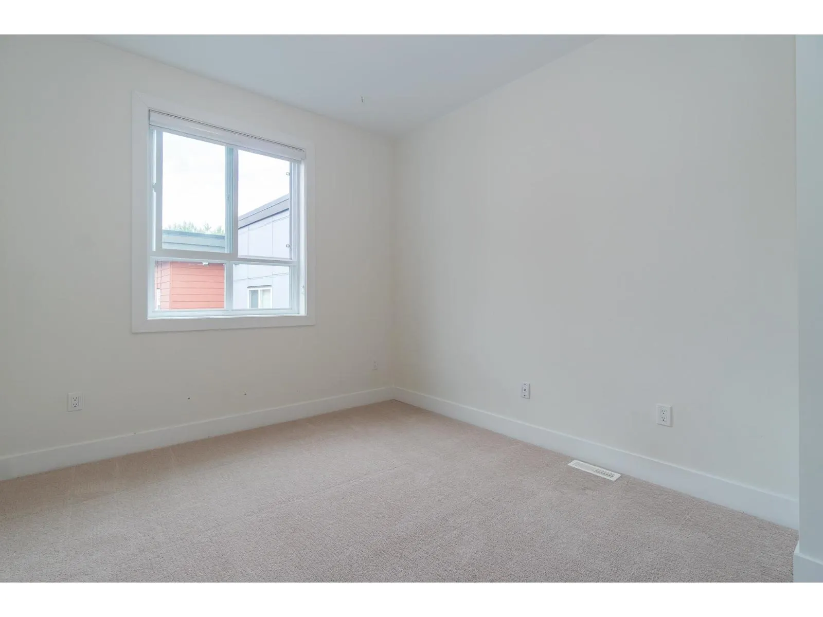 6 1670 160 STREET