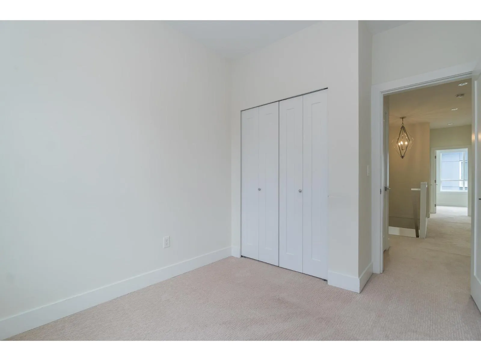 6 1670 160 STREET