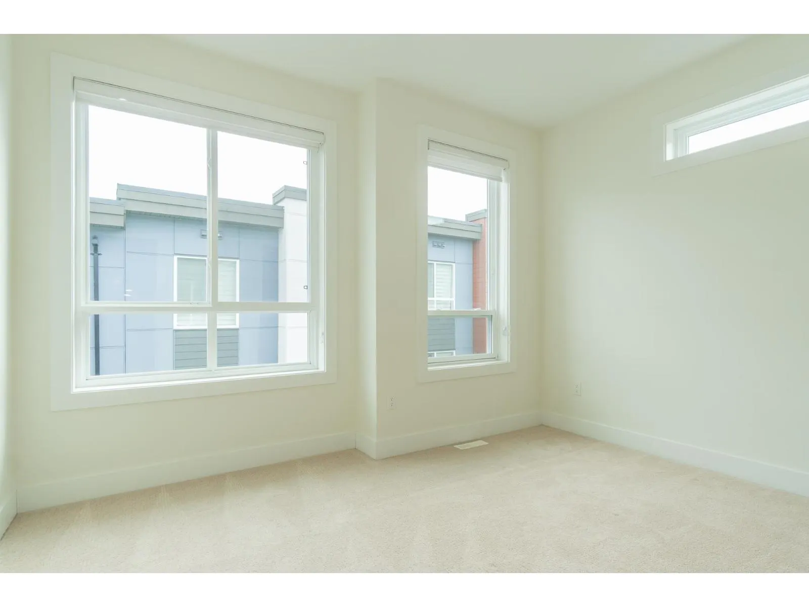 6 1670 160 STREET