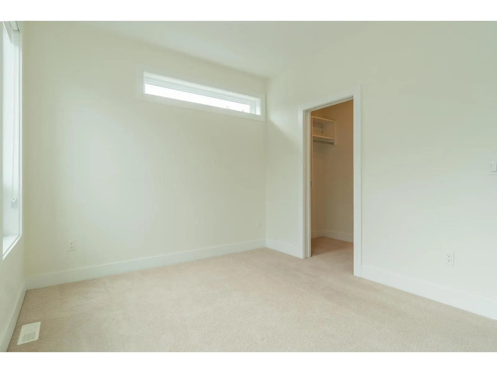 6 1670 160 STREET