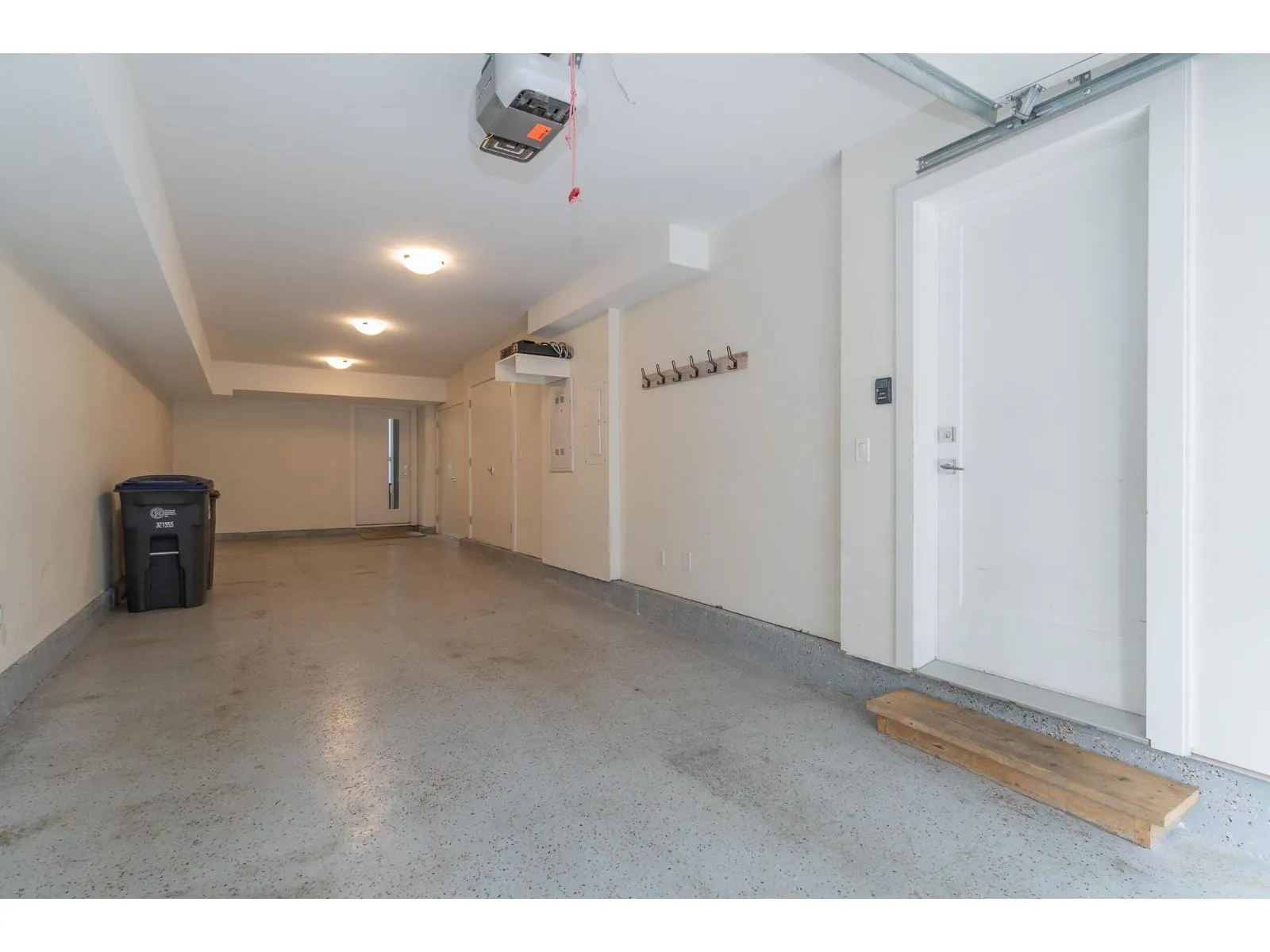 6 1670 160 STREET
