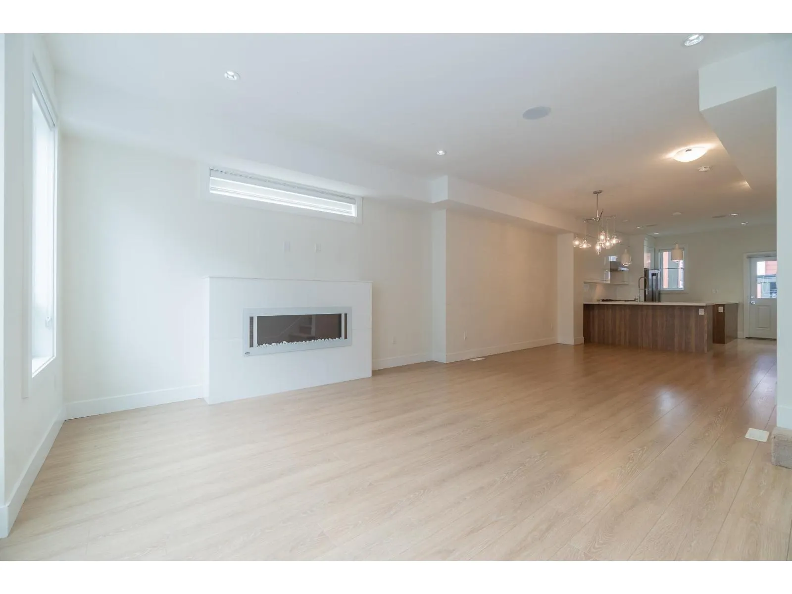 6 1670 160 STREET