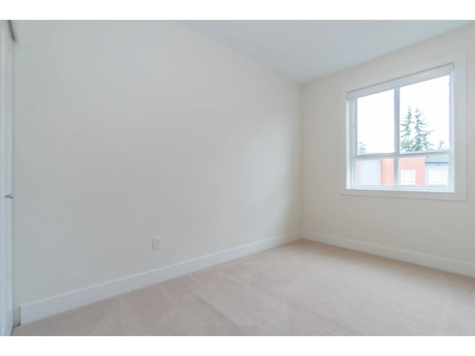 6 1670 160 STREET