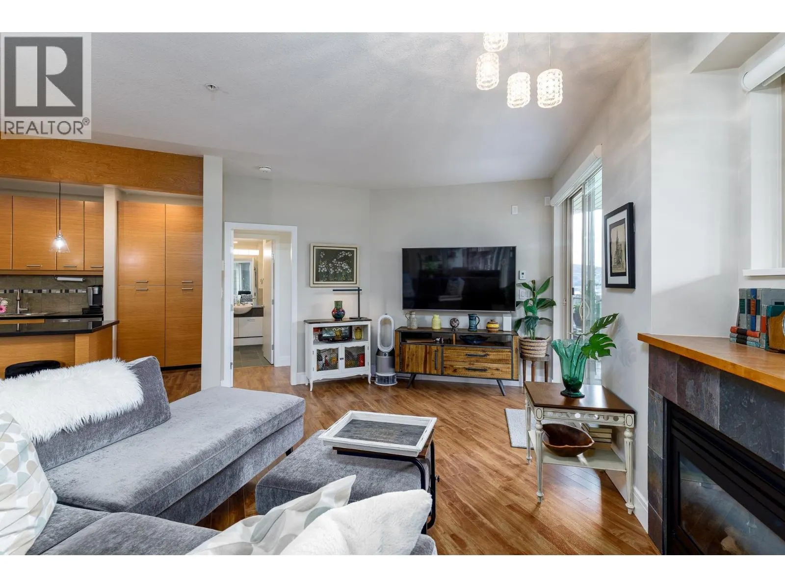 301 560 RAVEN WOODS DRIVE
