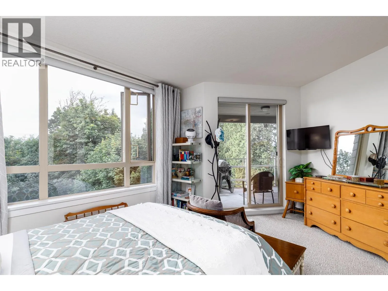 301 560 RAVEN WOODS DRIVE