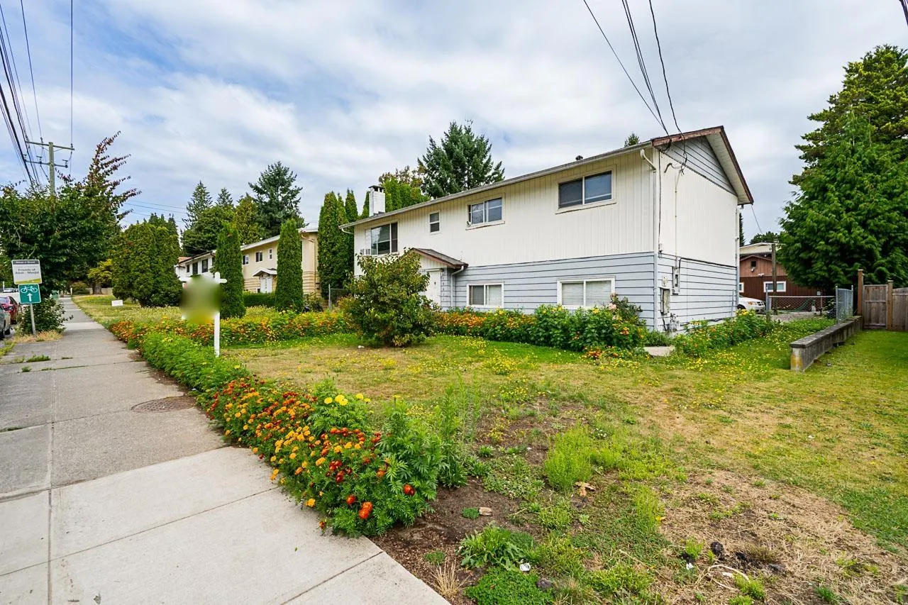 10038- 10040 128 STREET