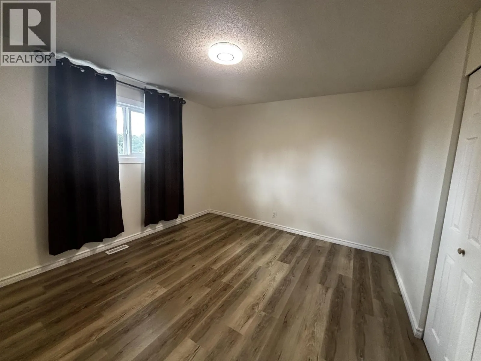 H122 1900 STRATHCONA AVENUE