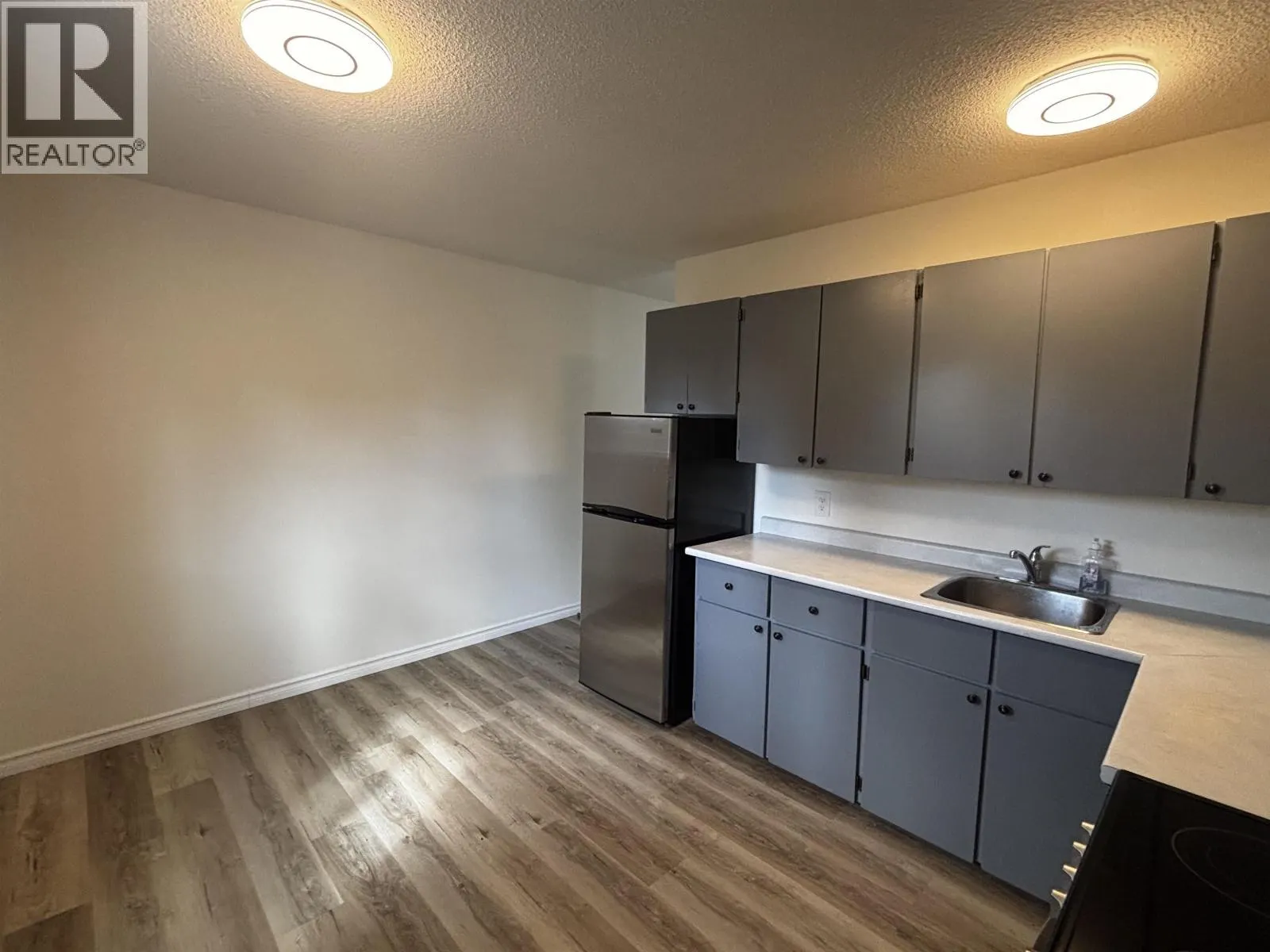 H122 1900 STRATHCONA AVENUE