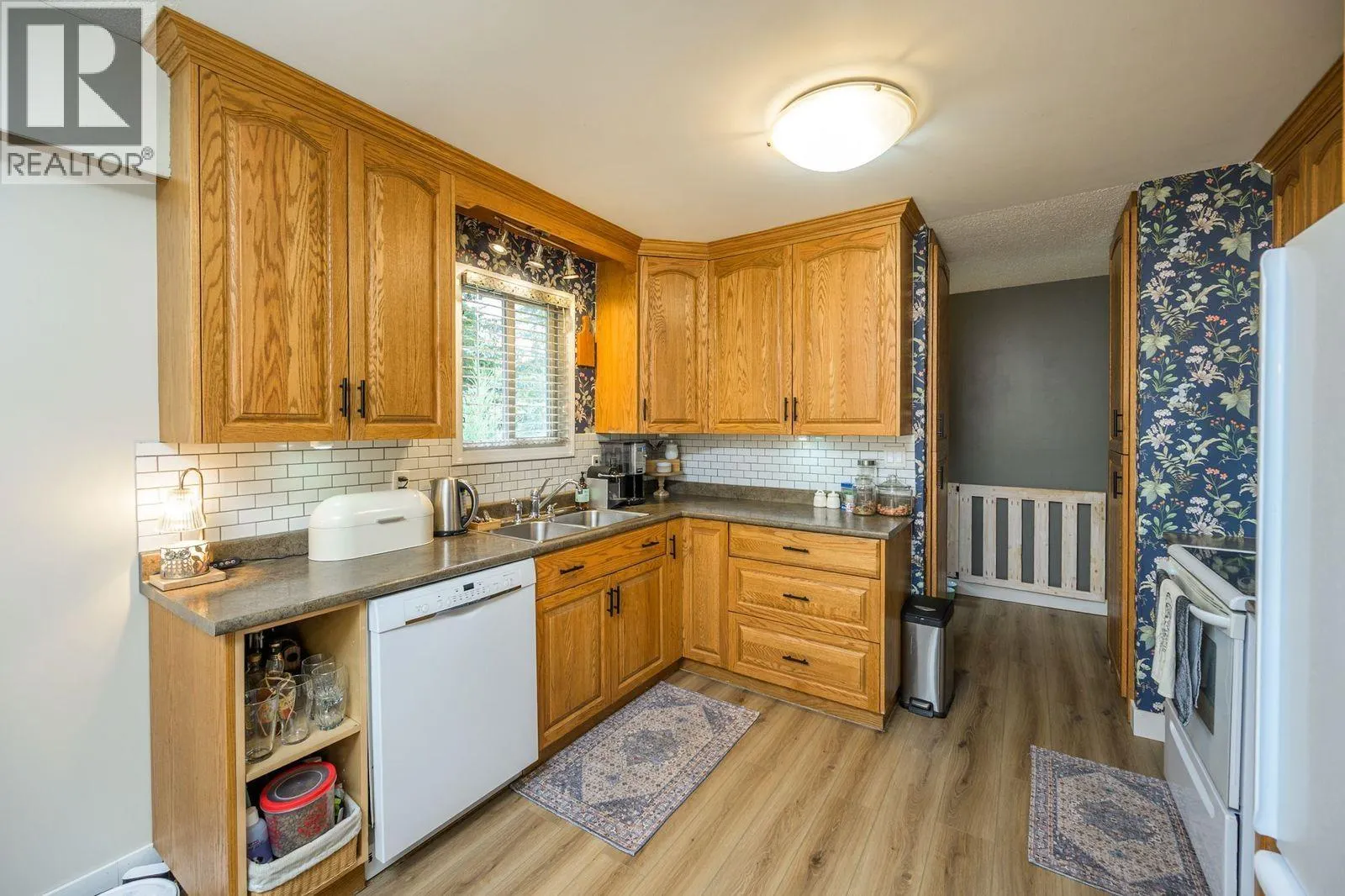5905 RIDEAU DRIVE