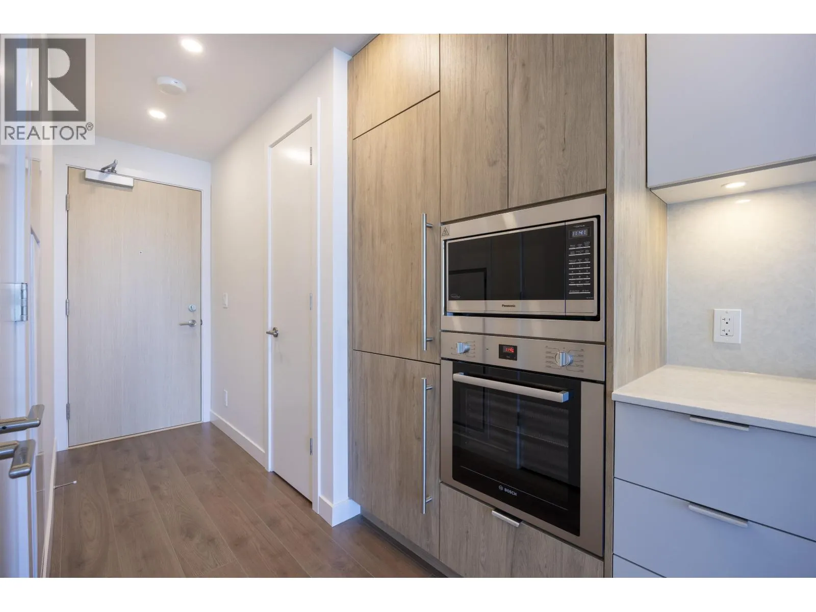 1608 537 COTTONWOOD AVENUE