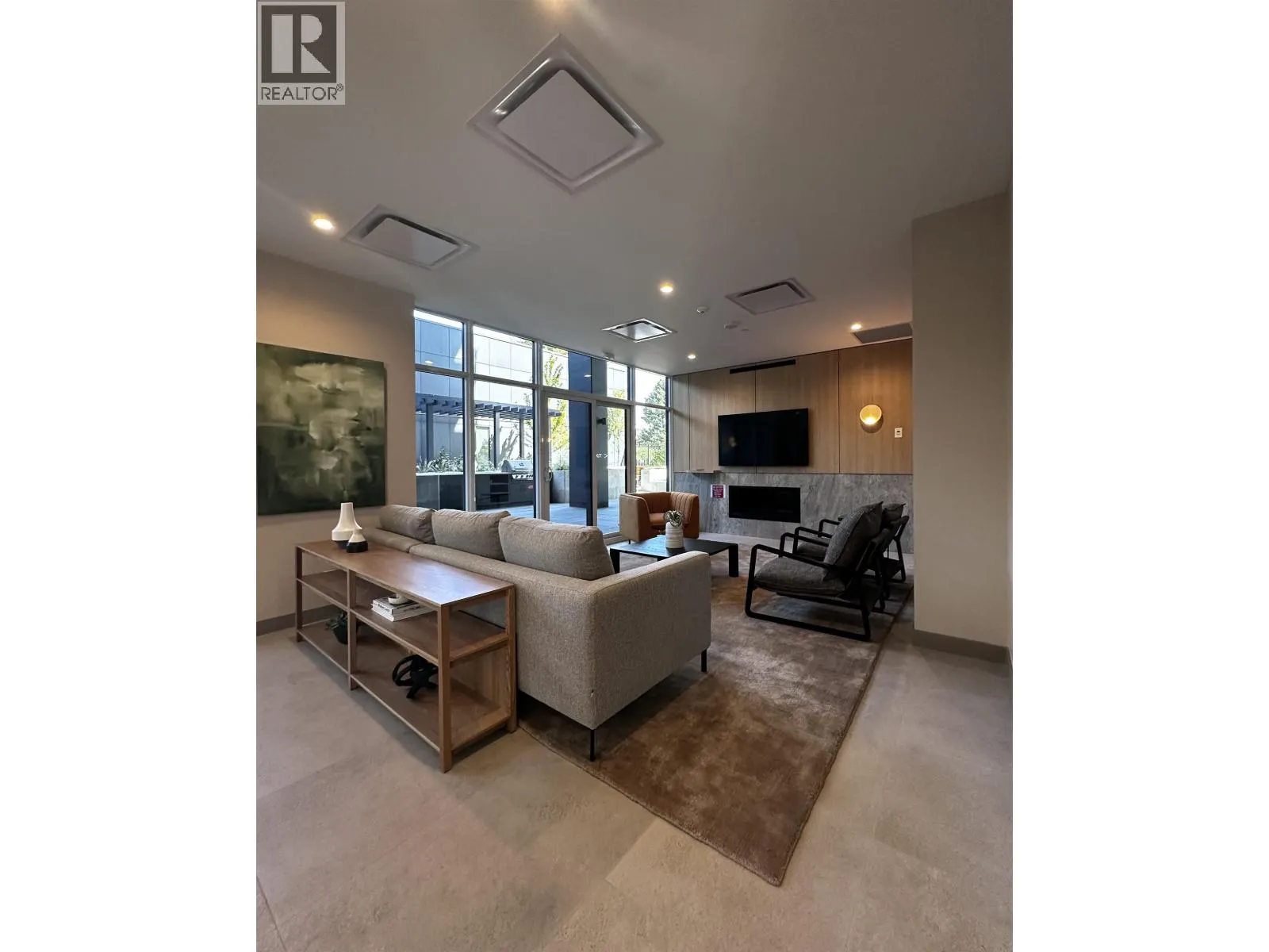 1608 537 COTTONWOOD AVENUE