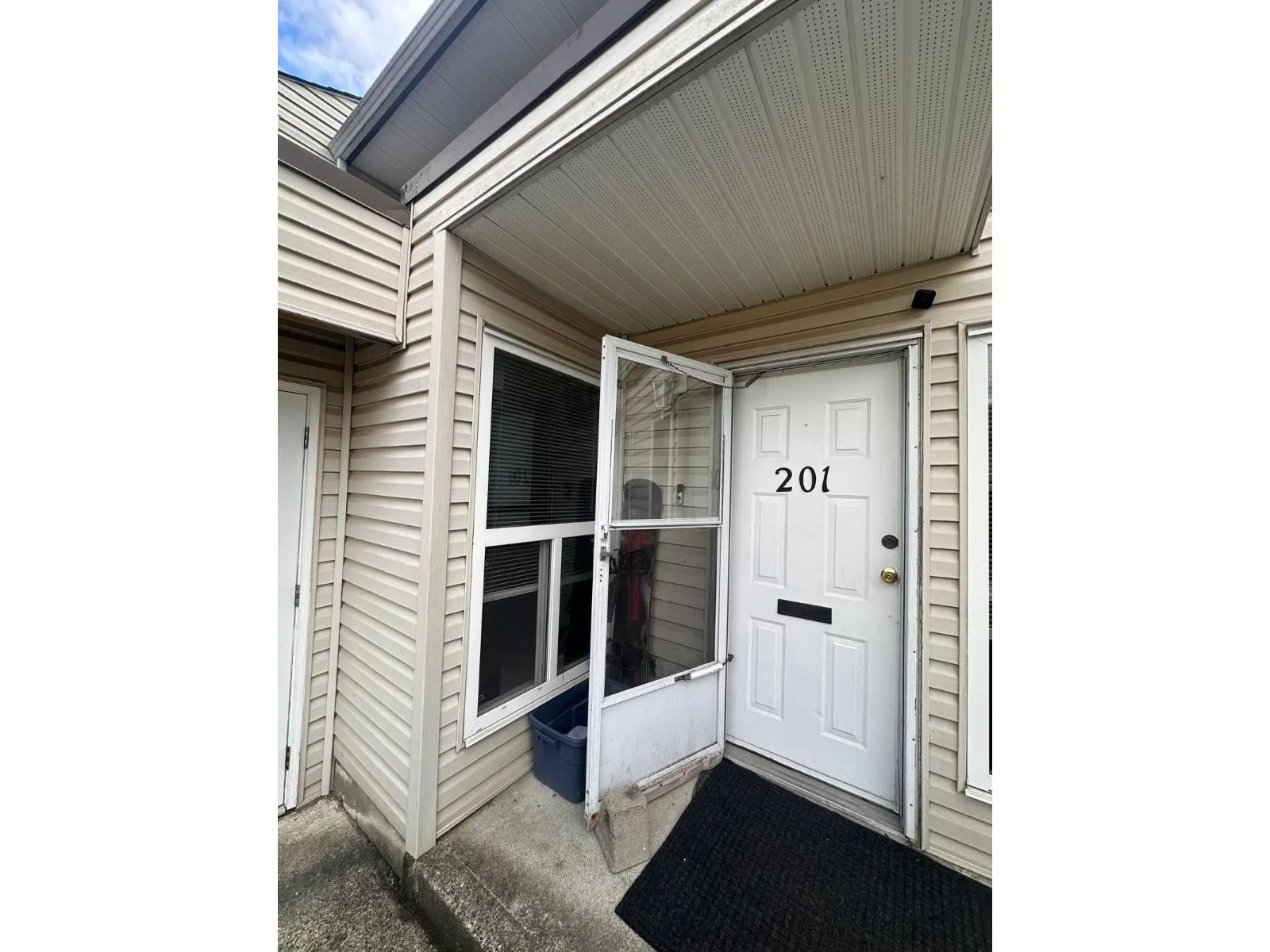 201 32550 MACLURE ROAD