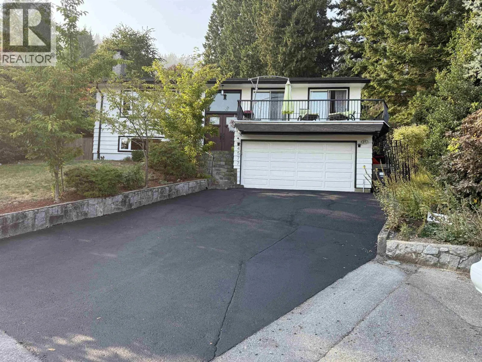 4577 MEADOWBANK CLOSE