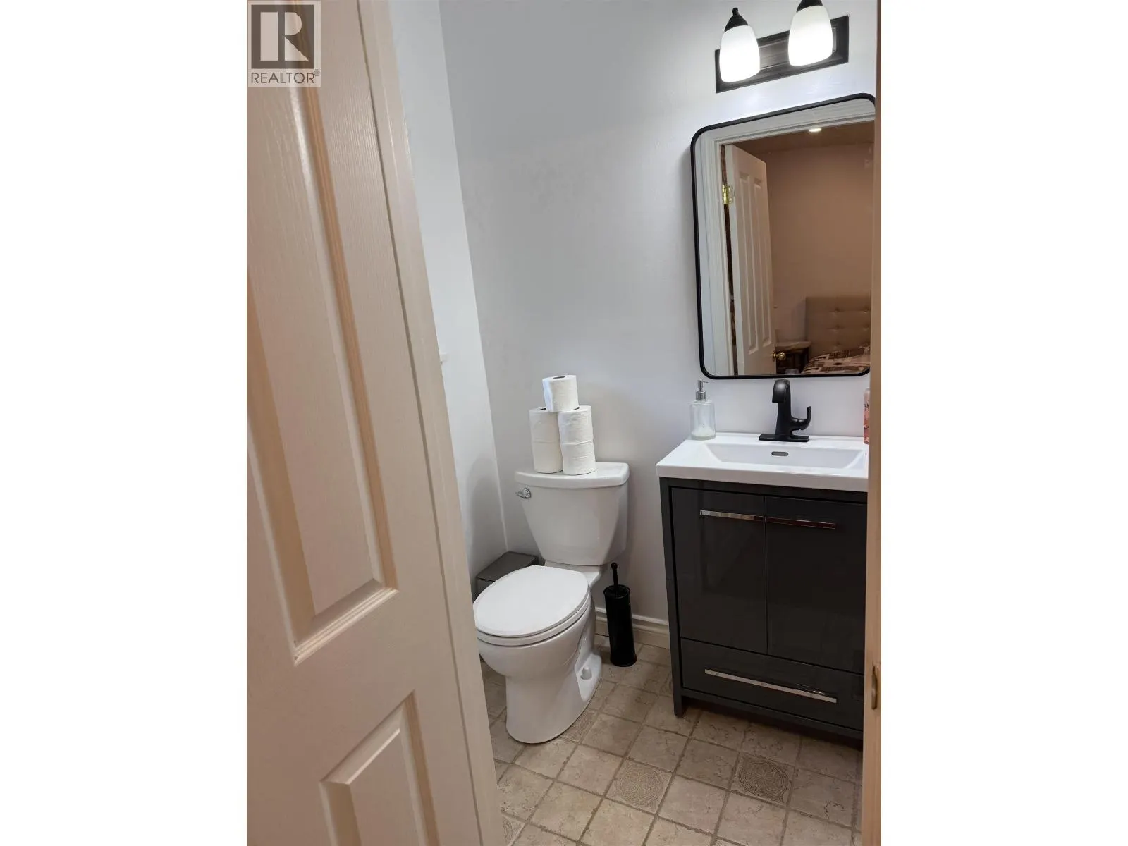 4577 MEADOWBANK CLOSE