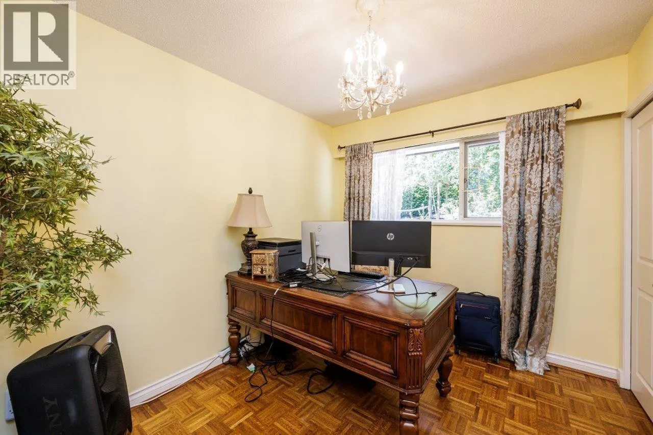 4577 MEADOWBANK CLOSE