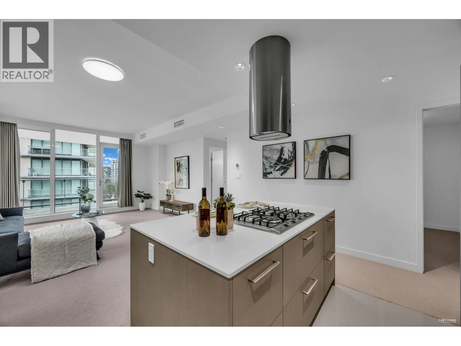 703 6611 PEARSON WAY