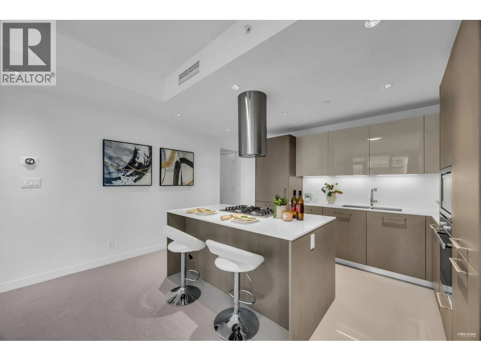 703 6611 PEARSON WAY