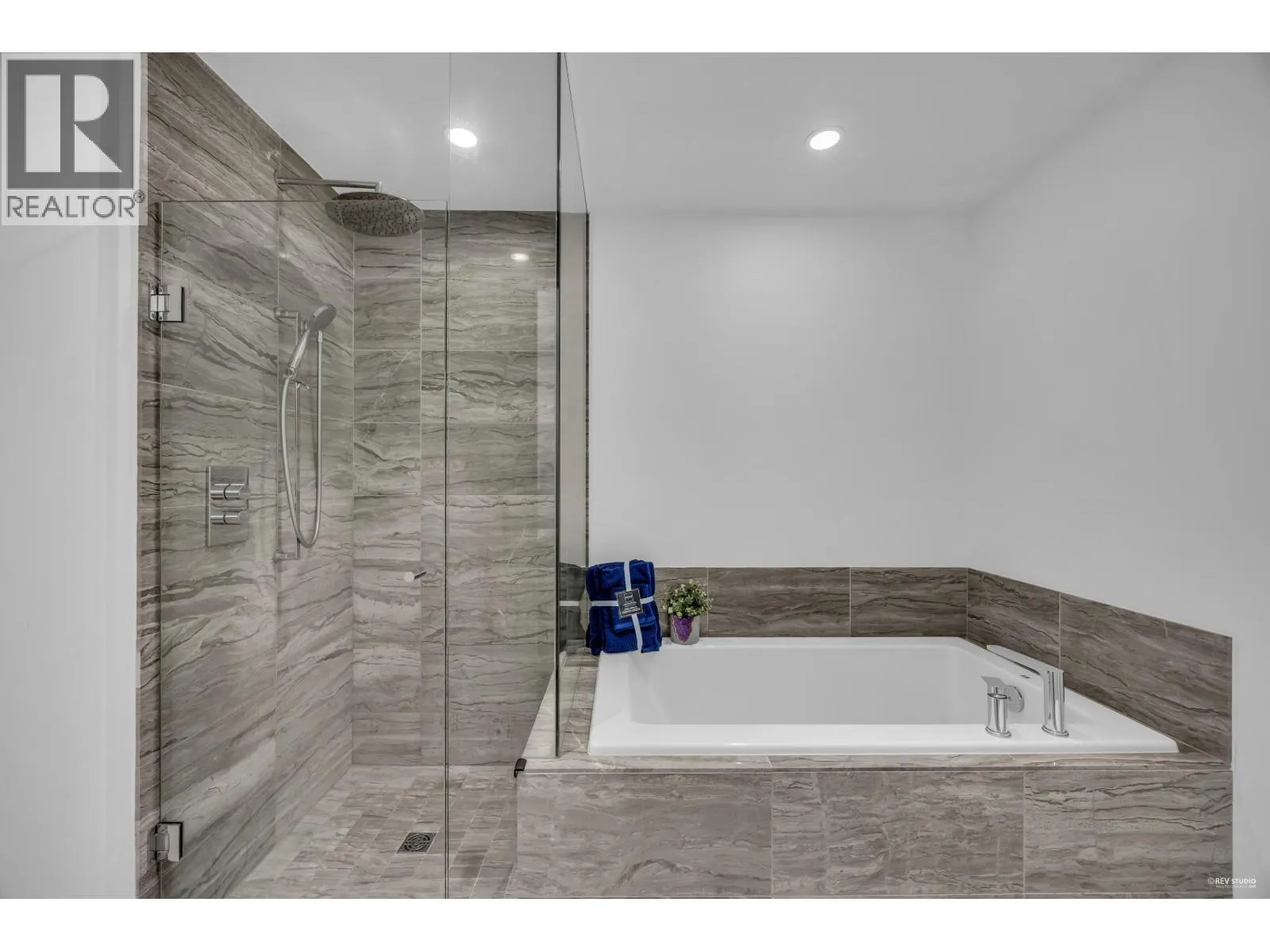703 6611 PEARSON WAY