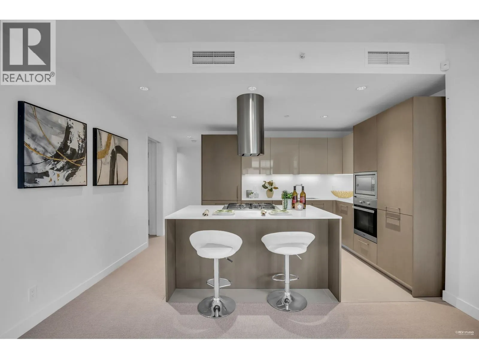 703 6611 PEARSON WAY
