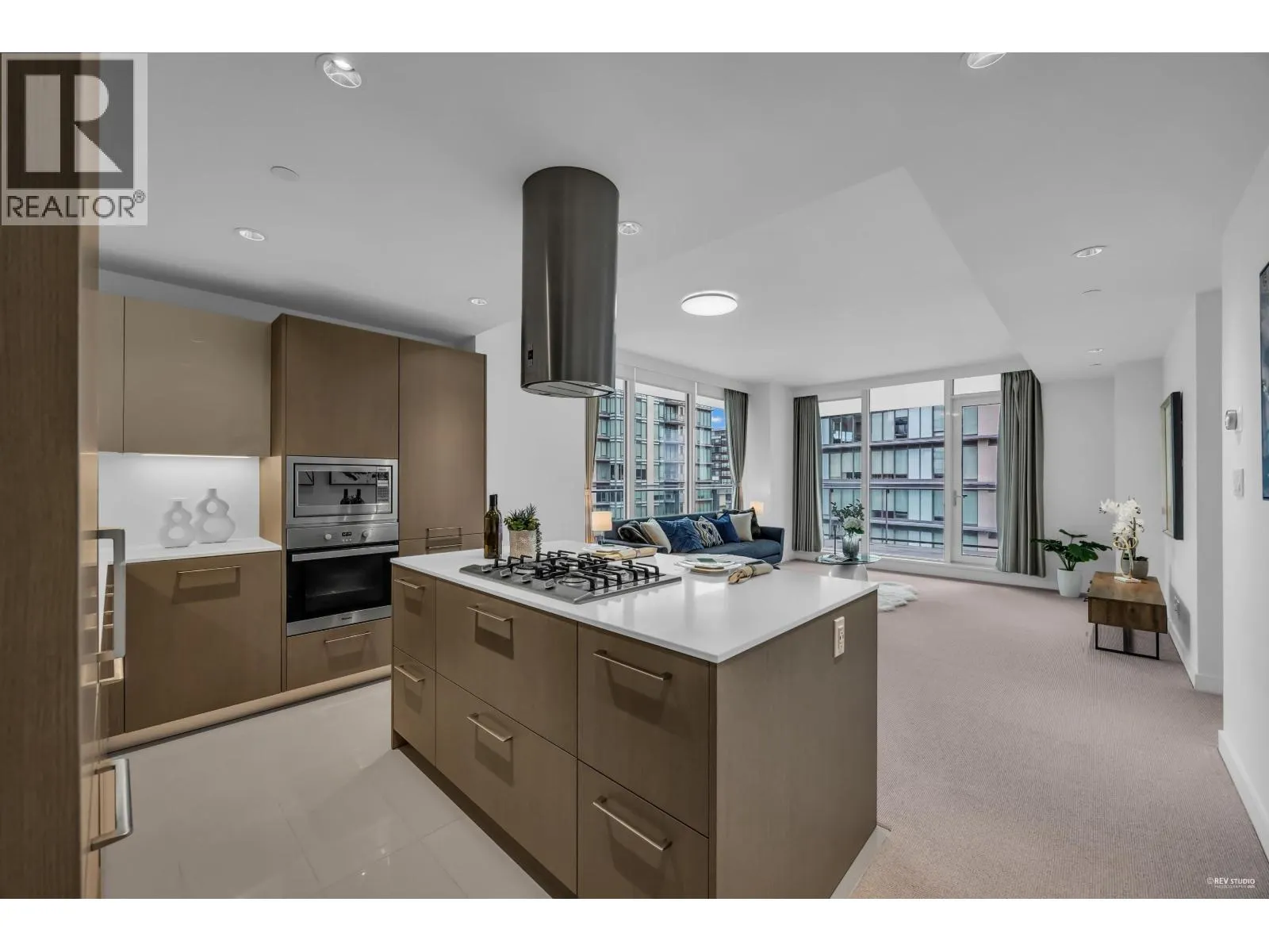 703 6611 PEARSON WAY