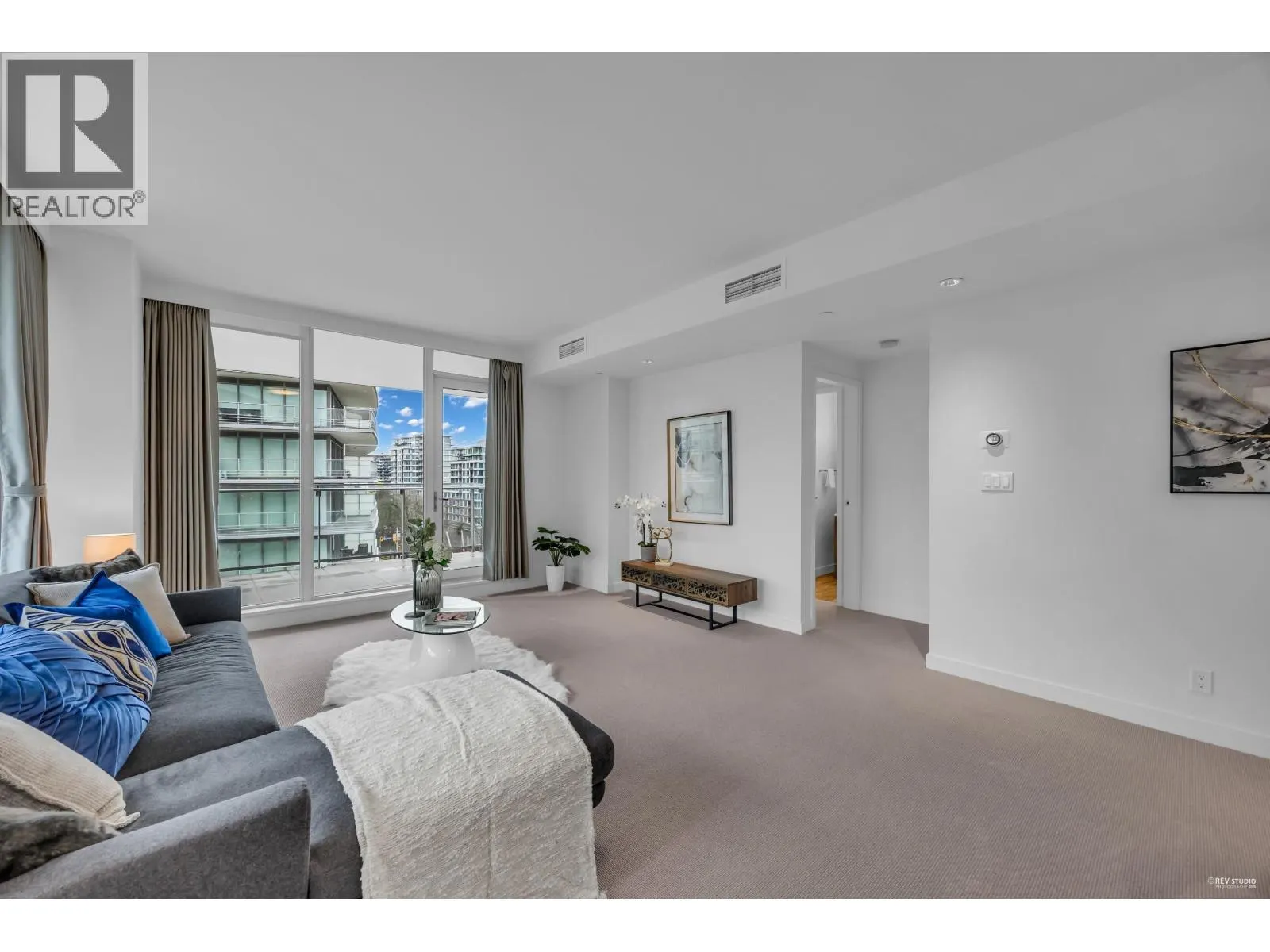 703 6611 PEARSON WAY