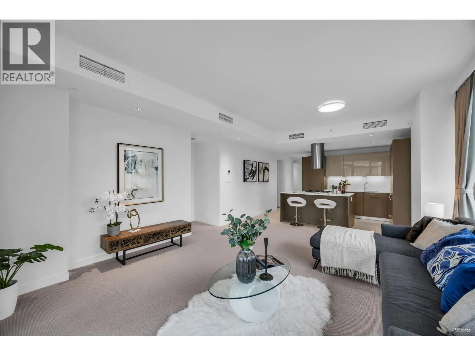 703 6611 PEARSON WAY