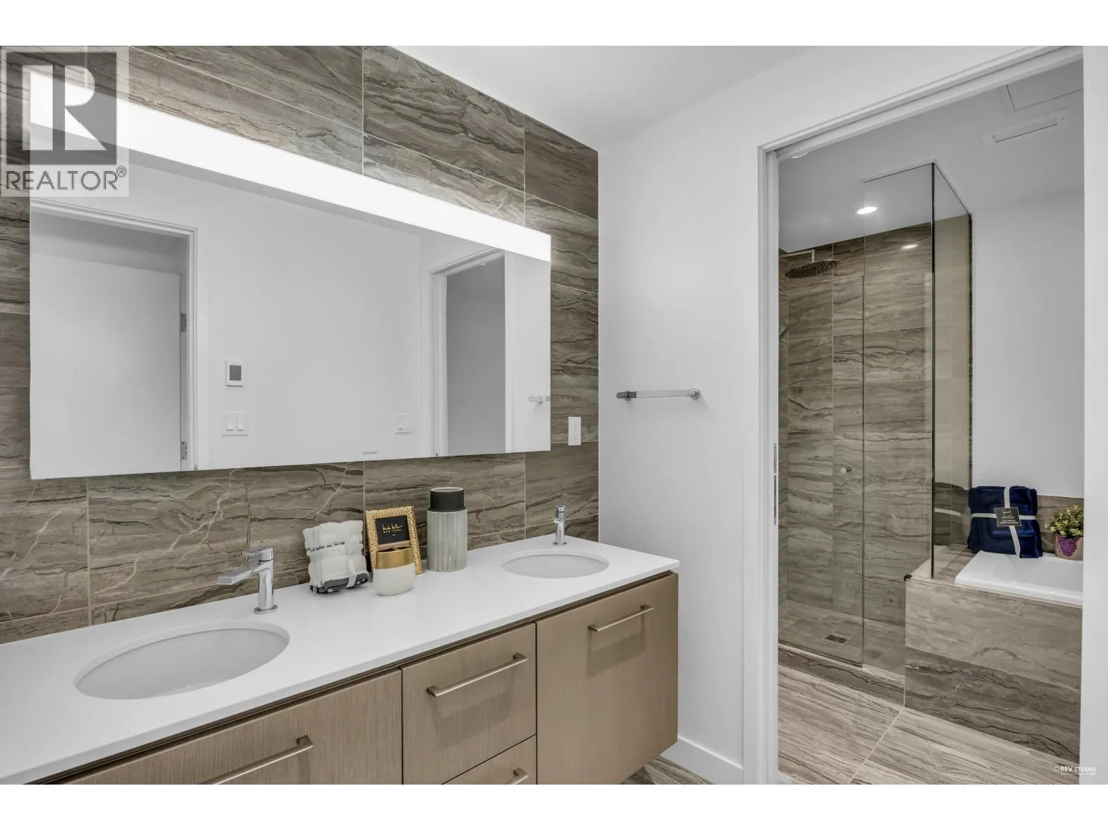 703 6611 PEARSON WAY