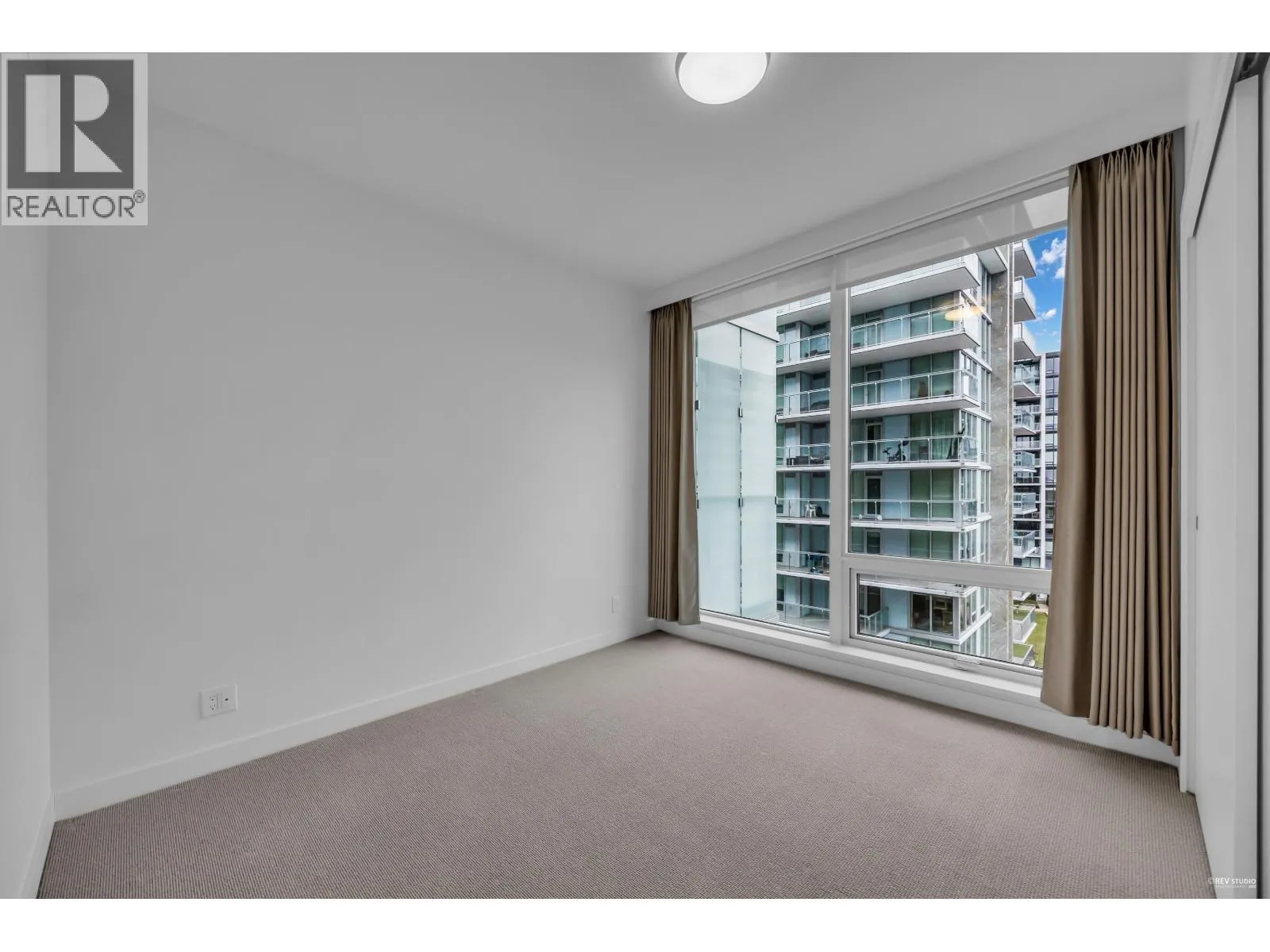 703 6611 PEARSON WAY