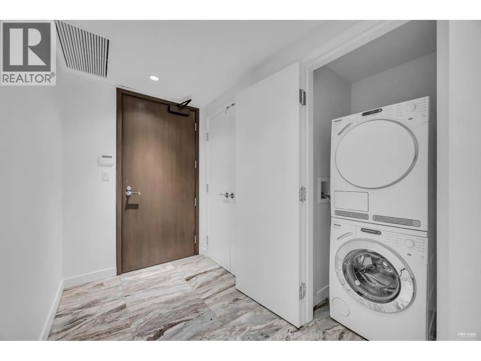 703 6611 PEARSON WAY